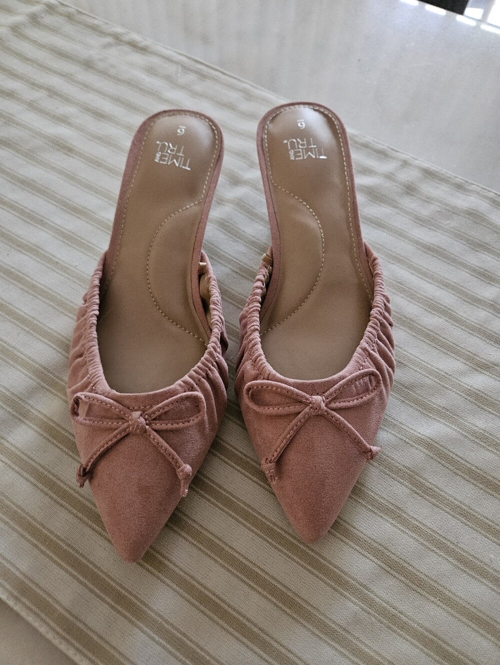 NWOT Dusty Rose Pointed Toe Bow Mule